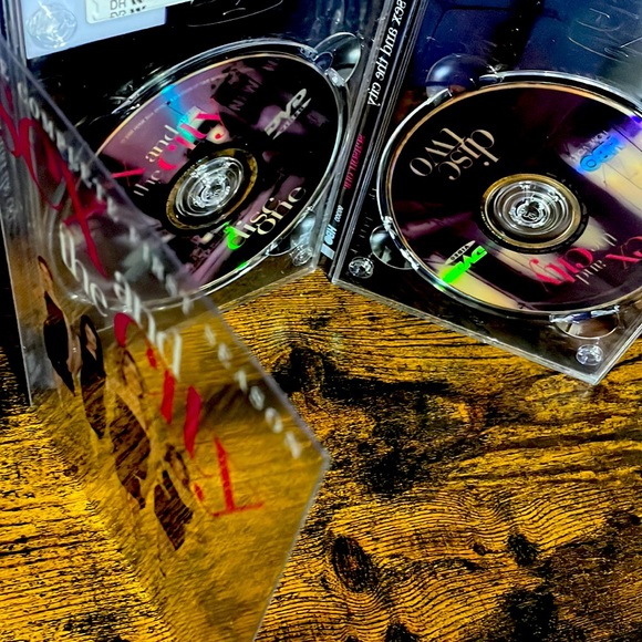 SEX AND THE CITY - Seasons 1 & 2 - Picture 2 of 6